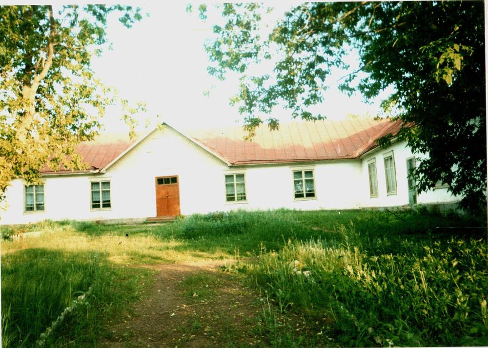 Фото школы в селе Романовка.