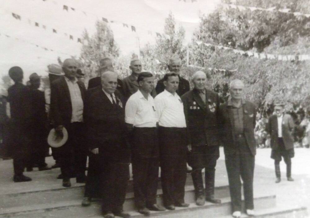 Фотография. черно-белая Празднование 50 лет обороны Б-Мартыновка 05.08.1968г