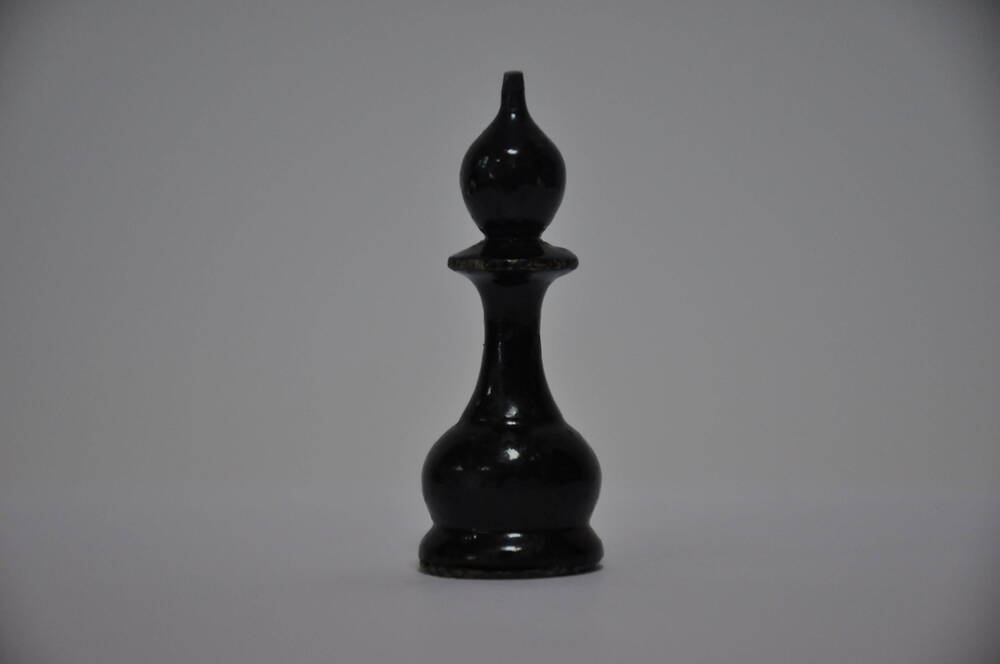 Шахматная фигура. Слон (черный)