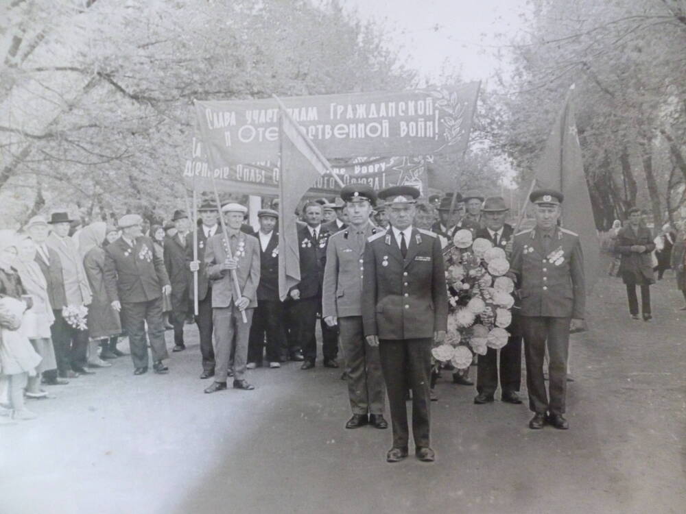 Фотография черно-белая.День Победы  9 мая1978г.