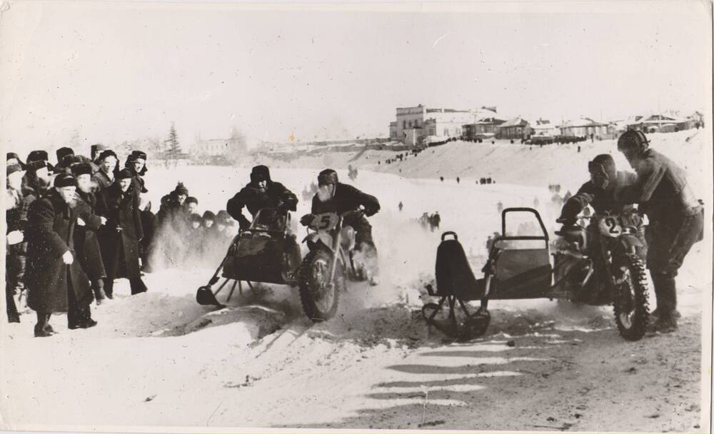 Фотография сюжетная. Мотокросс зимний.  г. Ирбит. 1953г. Принадлежала Серебрякову В.В.