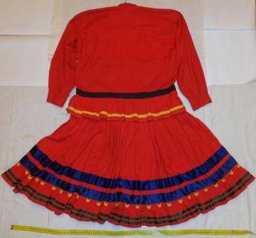 Платье марийское с длинными рукавами красного цвета