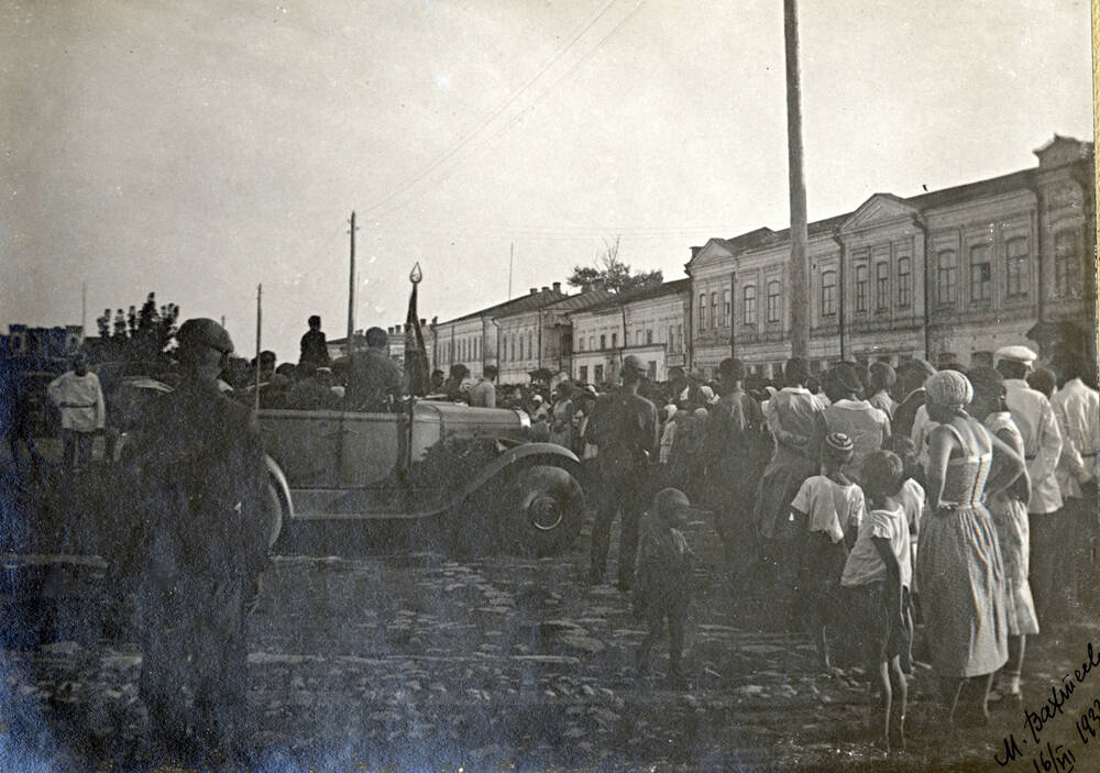 Фото. Митинг. На трибуне председатель РИКа т. Артемов , г.Бузулук,16.07.1933 г.