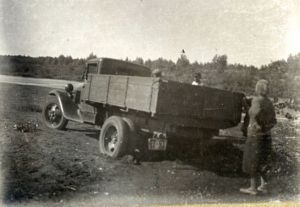 Фото. Автомашина застряла в трясине, Бузулукский район, 1933 г.