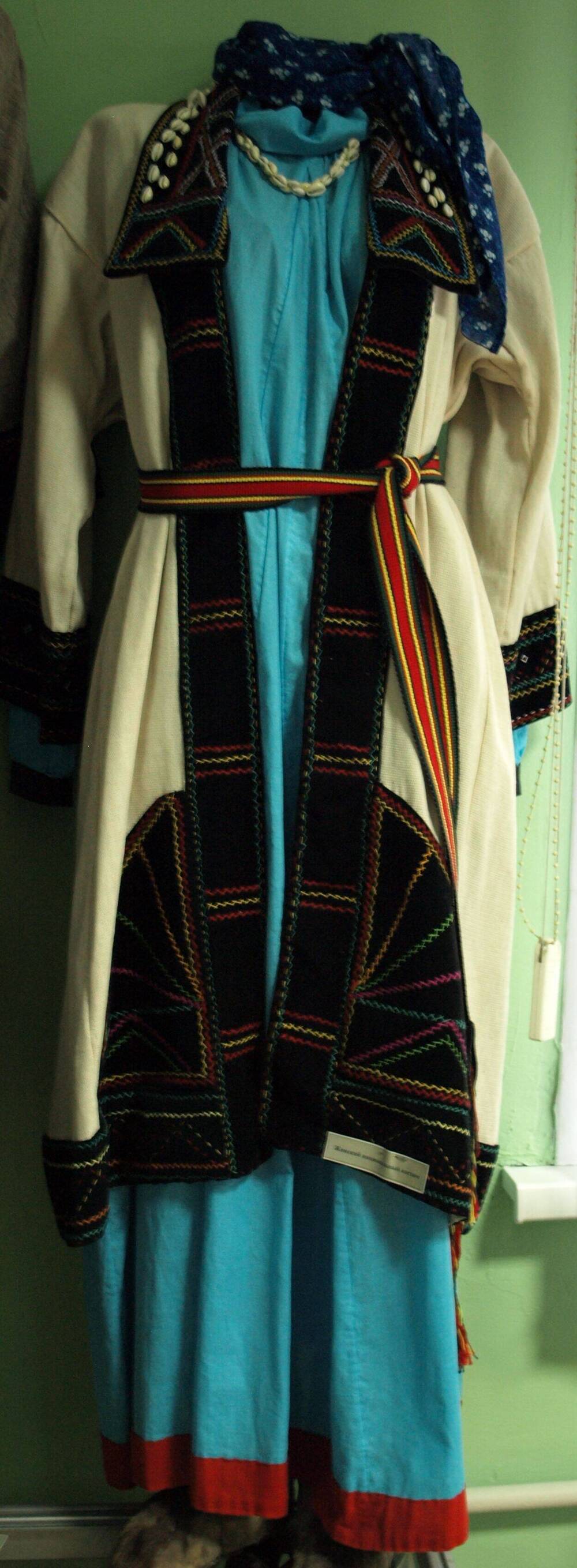 Национальный (шорский) женский костюм