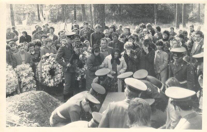 Фотография. Похороны Широкалова С.Г., погиб в ДРА 30.08.1985 г.