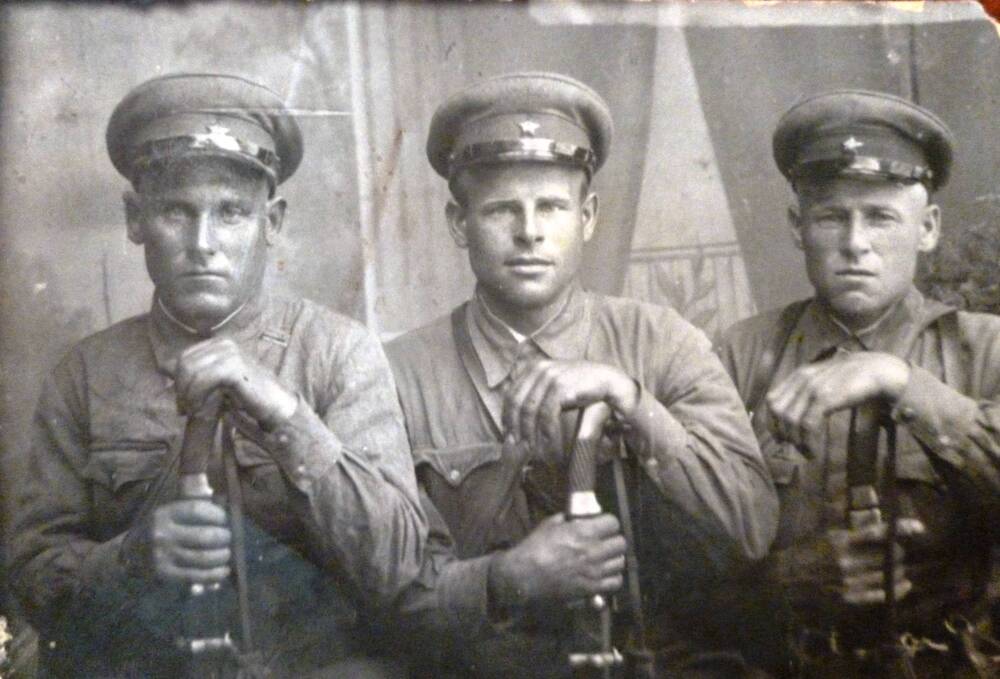 Фотография ч/б. Казаки 12-ой гвард. дивизии 1918г.