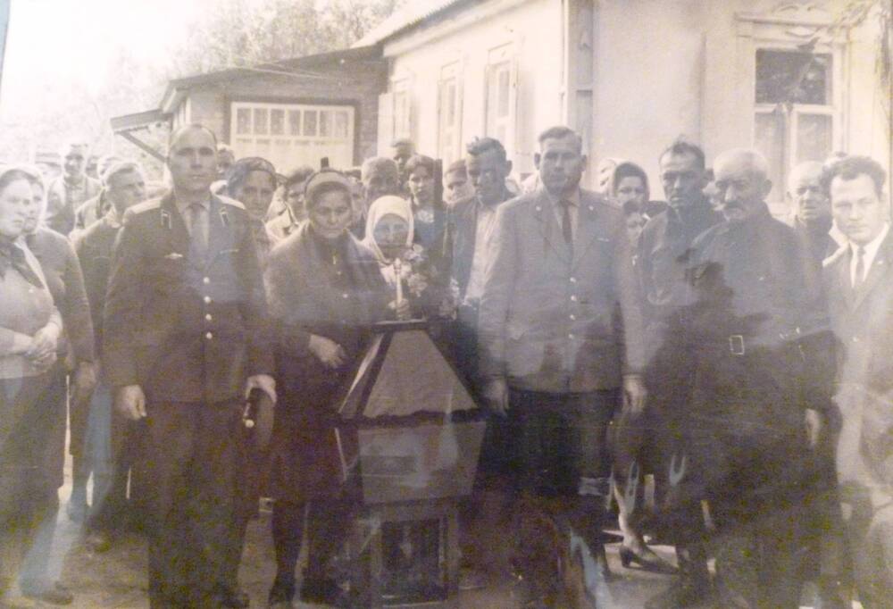 Альбом Перезахоронение Озова Хажмудара Пашевича 1971г. фото ч\б.