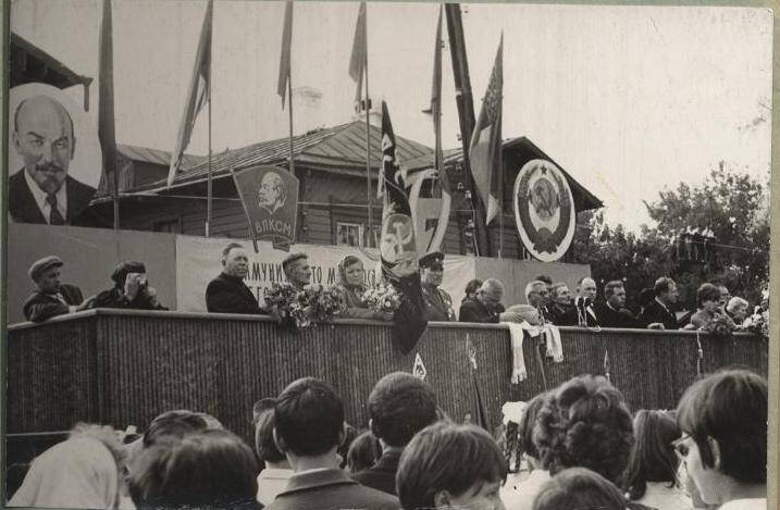 Фото. Митинг на привокзальной площади, 25.09.1968 г.