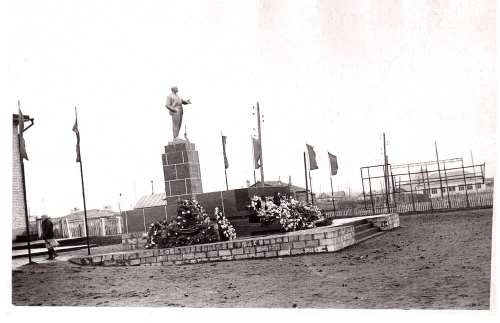 Фотография.Памятник В.Ленина.1967г.