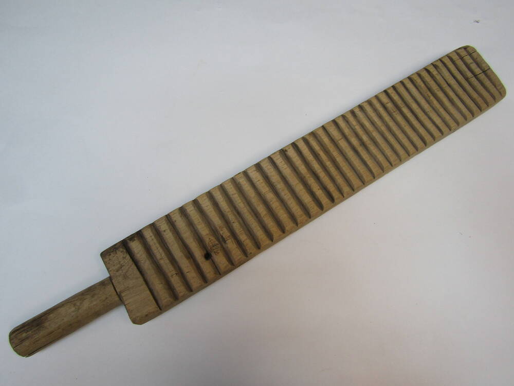Лопатка деревянная для выколачивания белья,
 н. ХХ в., Ильдибаево.