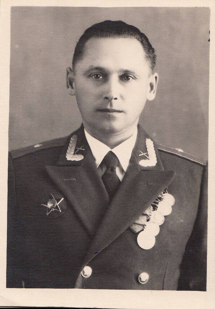 Фотография: Тарасевич Эдуард Юлианович, бывший курсант Подольского артиллерийского училища. 1957 год.