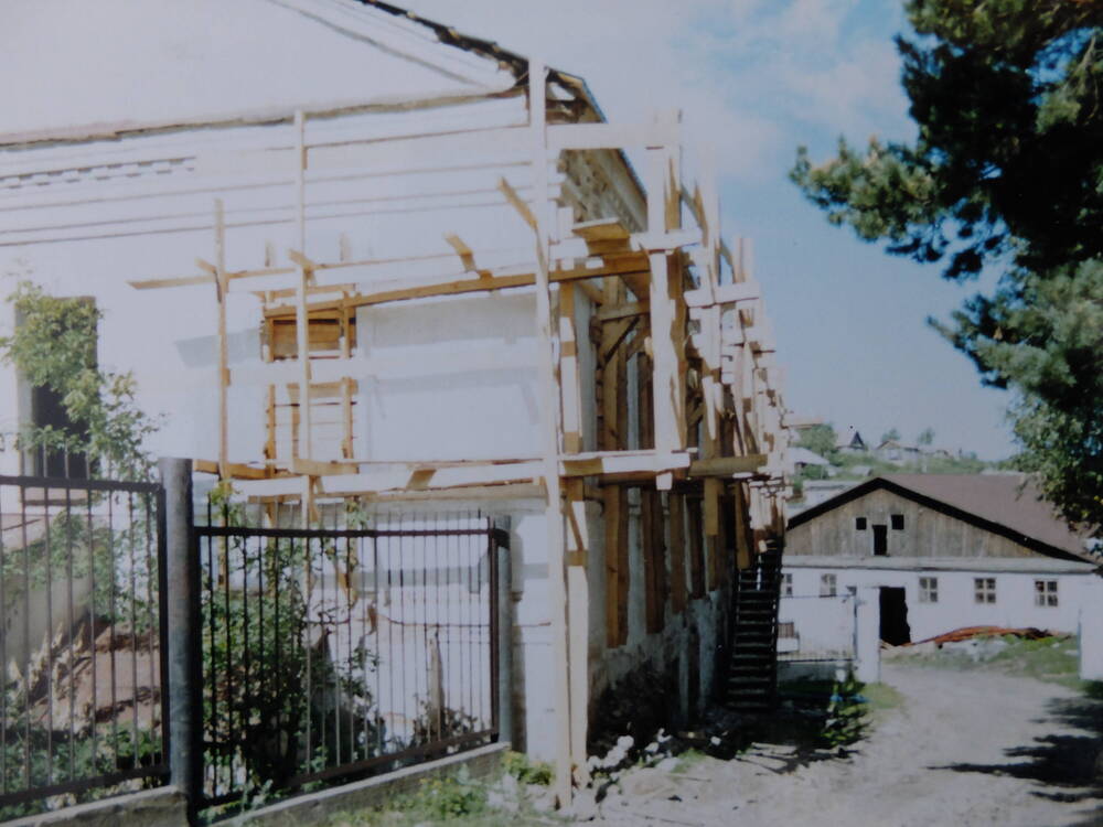 Фотография главного корпуса здания Колыванского камнерезного завода