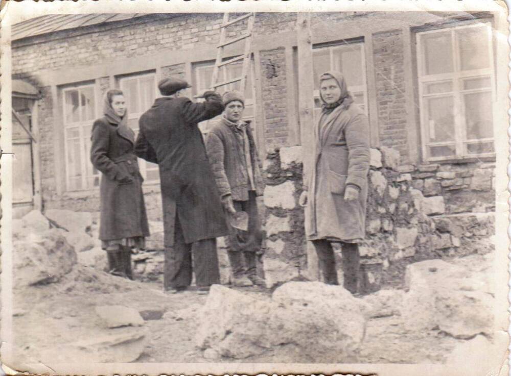 Фотография. Поликлиника г. Абдулино. Строительство входа в подвал.