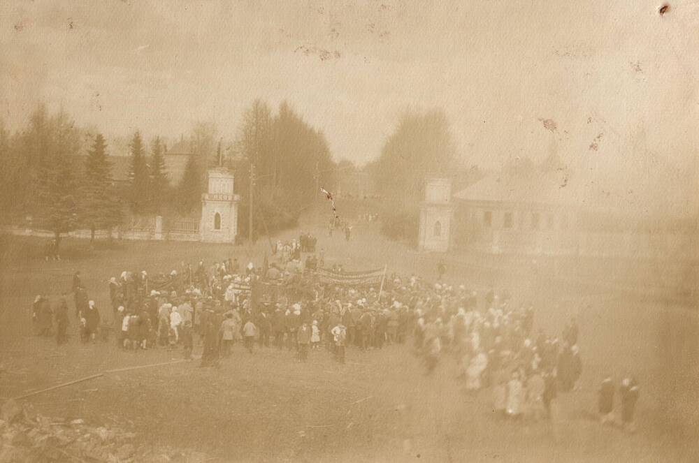 Фотография. Первомайская демонстрация в селе, 1931 г.