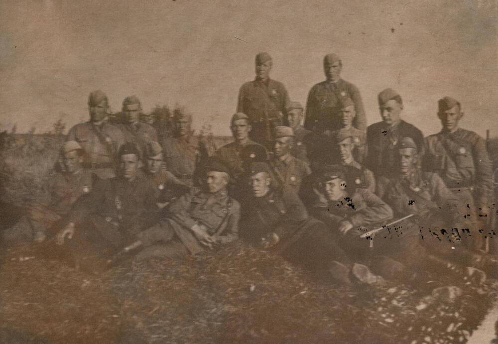 Фотография групповая. Группа снайперов 354-й стрелковой дивизии, 1942 г.