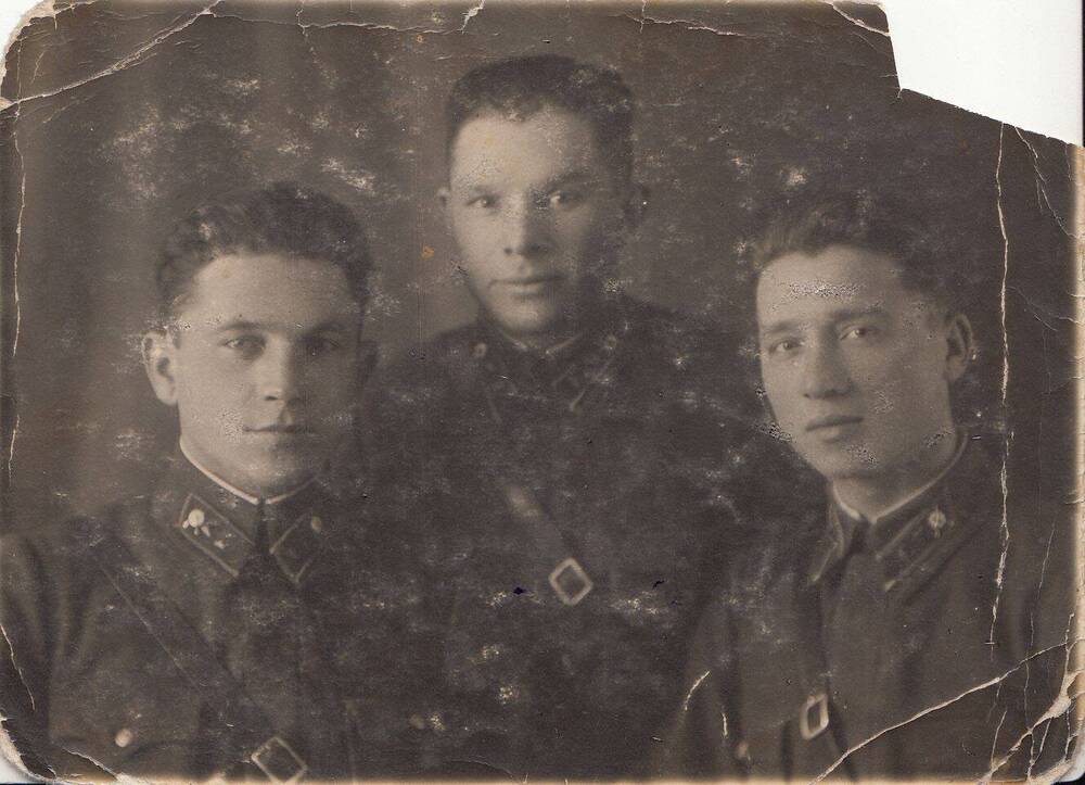 Фотография: командиры рот Подольского пехотного училища (слева направо): Мирошниченко, Баев, Михасик.