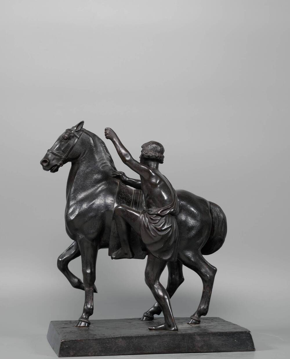 Конь с водничим (Юноша, садящийся на коня)