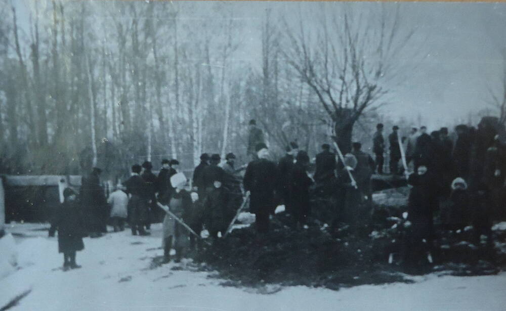 Фотография. Строительство плотины на реке Лобь