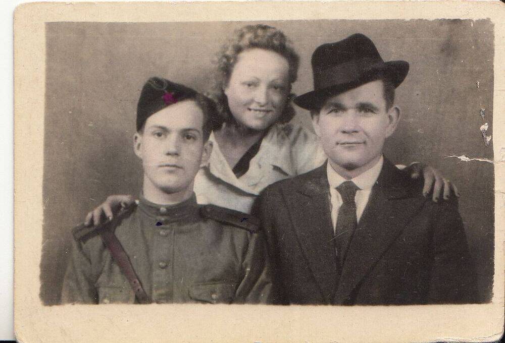 Фотография: Баранов Василий Петрович, бывший курсант Подольского артиллерийского училища. Госпиталь, 1945 год.