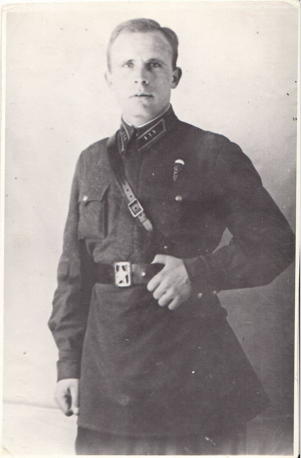 Фотография: старший лейтенант Мамчич Леонтий Акимович, командир передового отряда подольских военных училищ