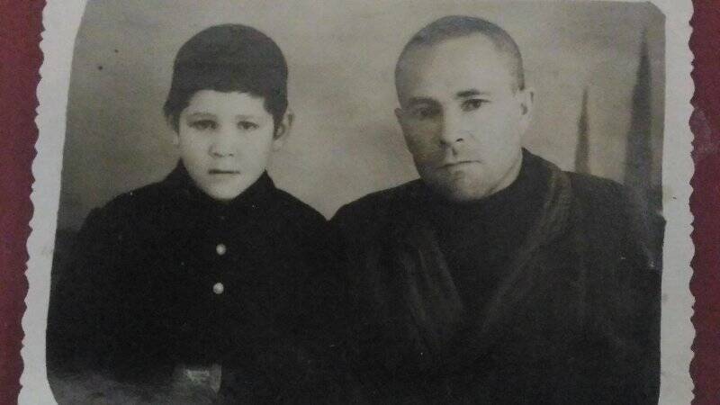 Фотография. Лотфуллин Гайнелхак с сыном генерал майором Лотфуллиным Маратом