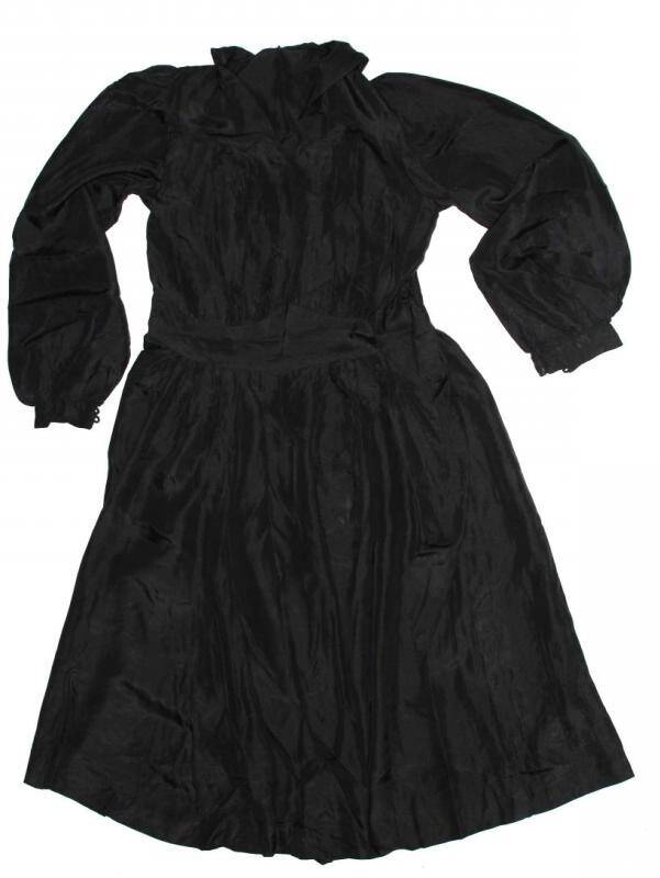 Платье, из черного натурального шелка
