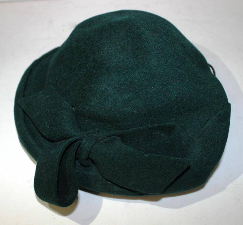 Шляпка, из зеленого фетра с бантом