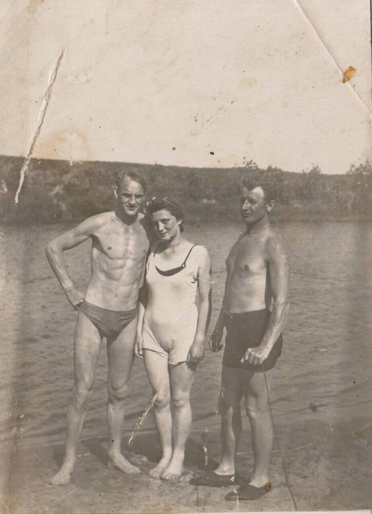 Фотография бытовая. Супруги Зефировы на отдыхе.  
Москва 1930-е гг.