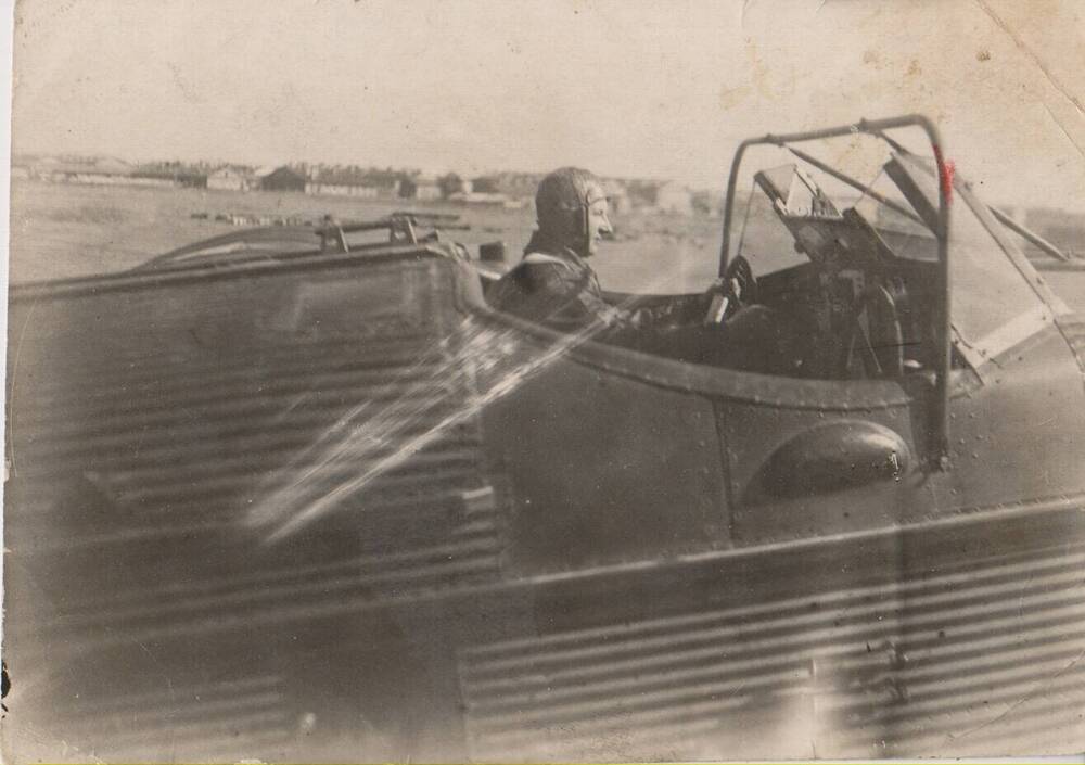 Фотография. Советский авиатор. Отчим (?) Б.В. Зефирова. 
1920-е гг.