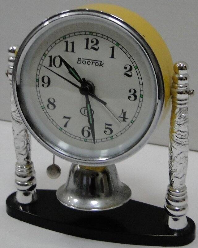 Часы будильник «Восток».