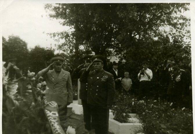 Фото: Встреча ветеранов 1968 год на привокзальной площади,