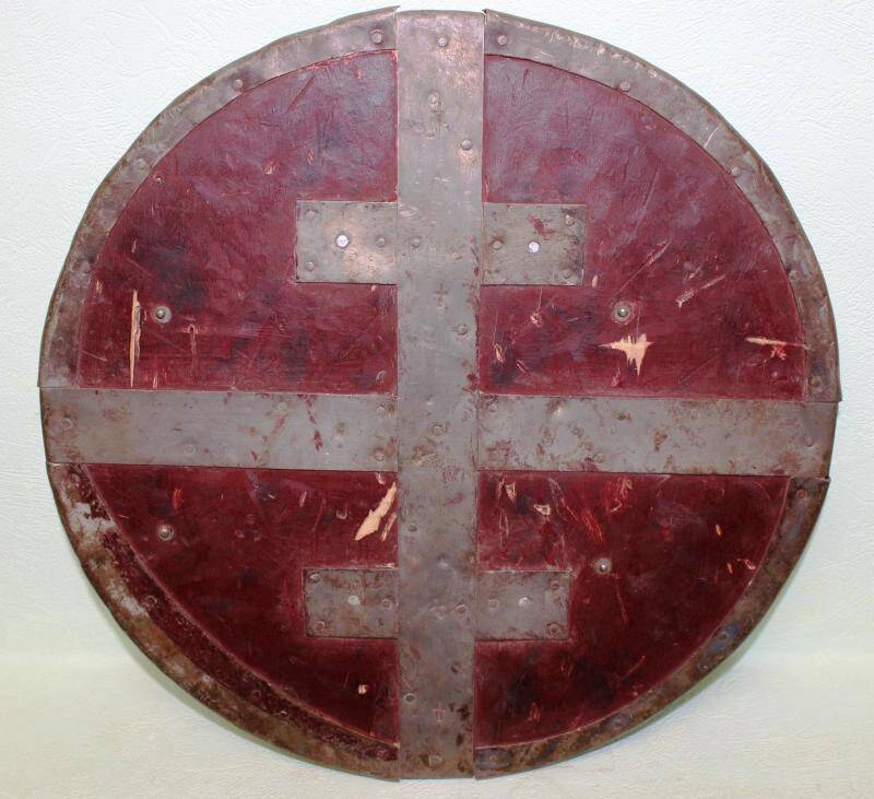 Щит (копия), новгородский, с крестом и клеймом, 14 век.