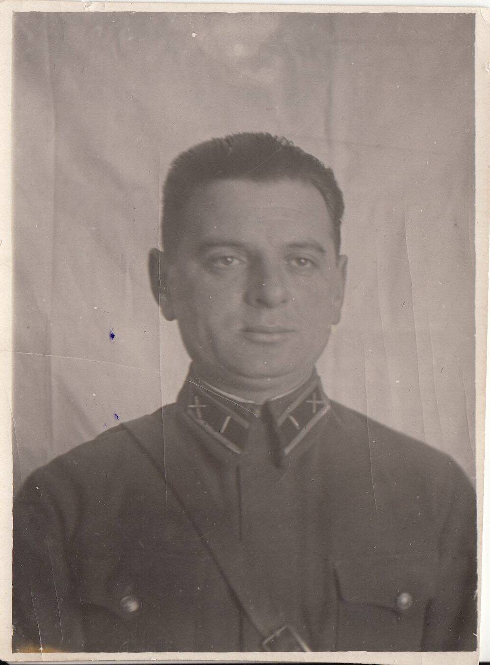 Фотография: Россиков Яков Серафимович, бывший командир артиллерийского дивизиона Подольского артиллерийского училища