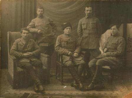 Фотопортрет групповой. Командный состав 2-го кавалерийского корпуса. Слева направо сидят: Мекеладзе, Думенко П.М., Абрамов; стоят: Носов Д.Г. и Блекерт.