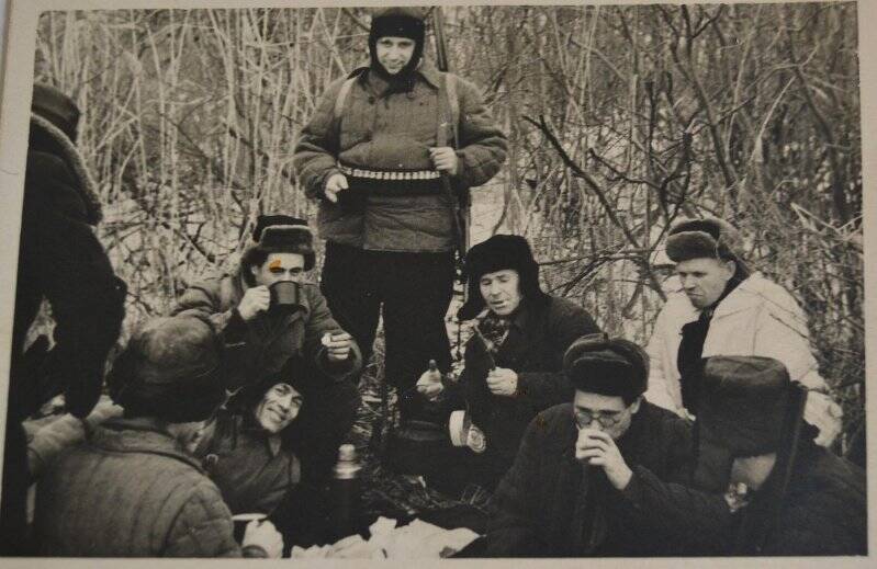 Фотография. «Охотники на привале» - преподаватели МПУ г. Мензелинск, 1958 г.