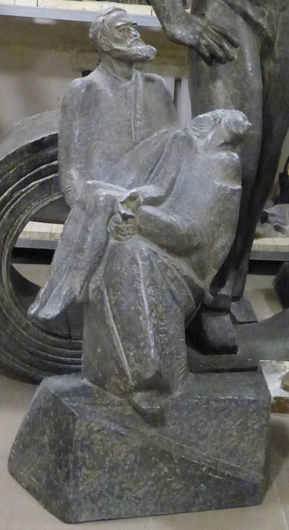 «Посвящение Микеланджело. Драма в Каррарах». 2010. Полимеры. 105х65х63