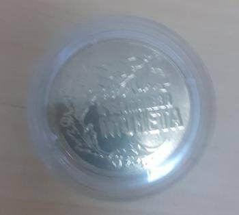 Монета латунная в пластиковой капсуле.