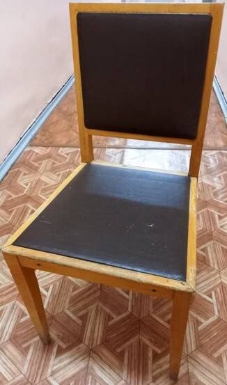 стул деревянный