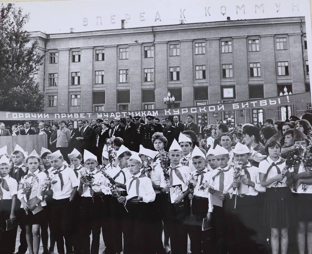 Фото-копия ч/б. На митинге в г. Курске.