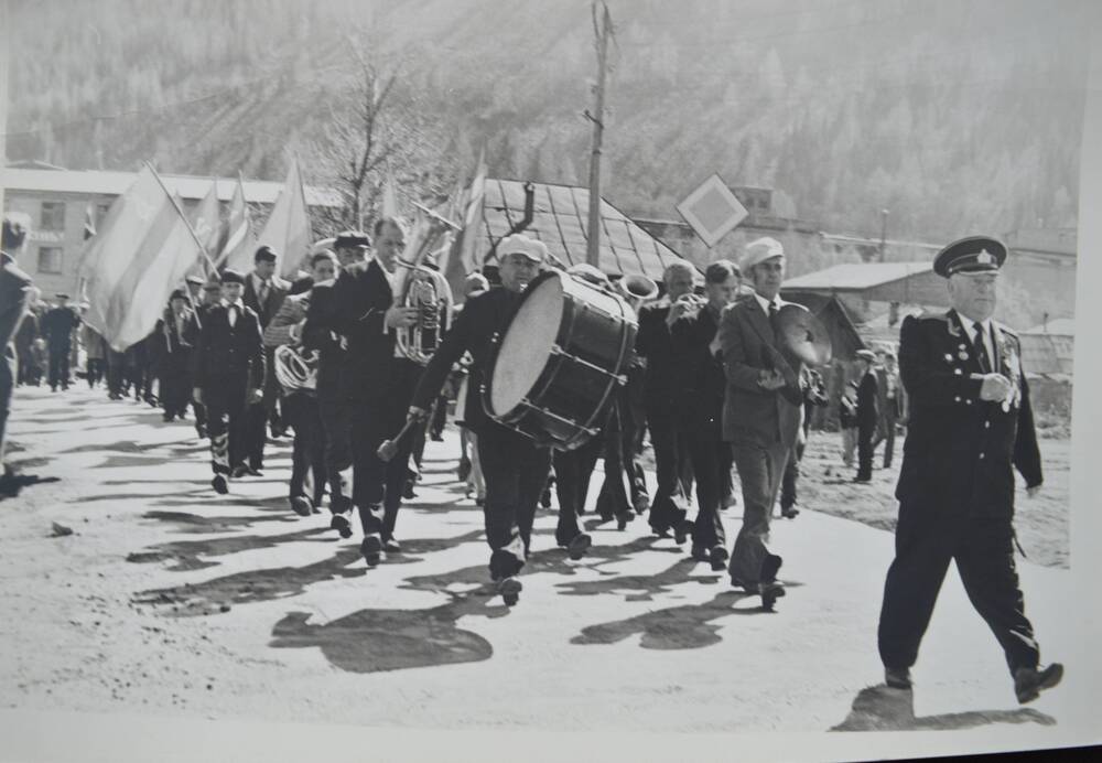 Фото. Шествие ветеранов Великой отечественной войны 9 Мая 1980г.