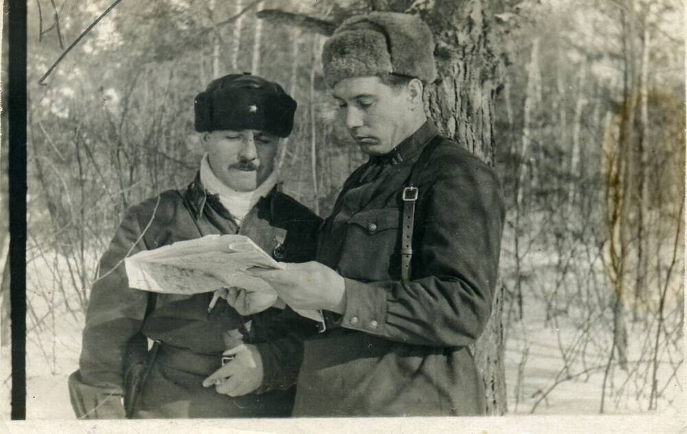 Фотография.Батальонный комиссар Киселев и подполковник Каначадзе