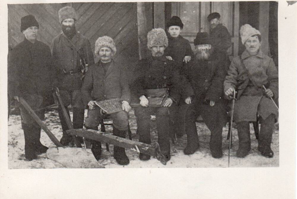 Фотография групповая. Организаторы потребительского общества в Федосовской волости