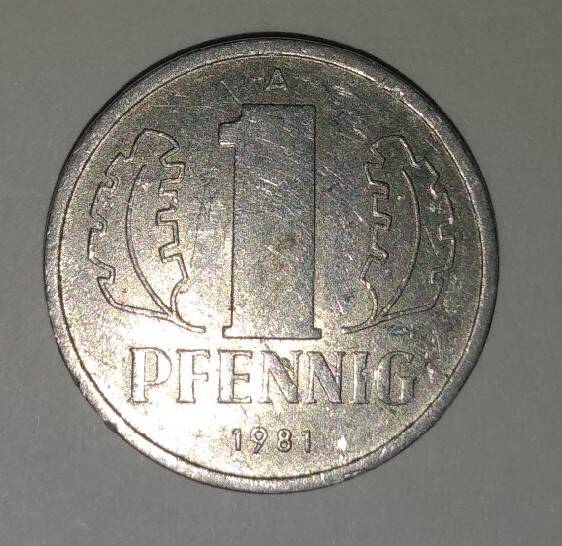 Монета. Достоинством один PFENNIG.