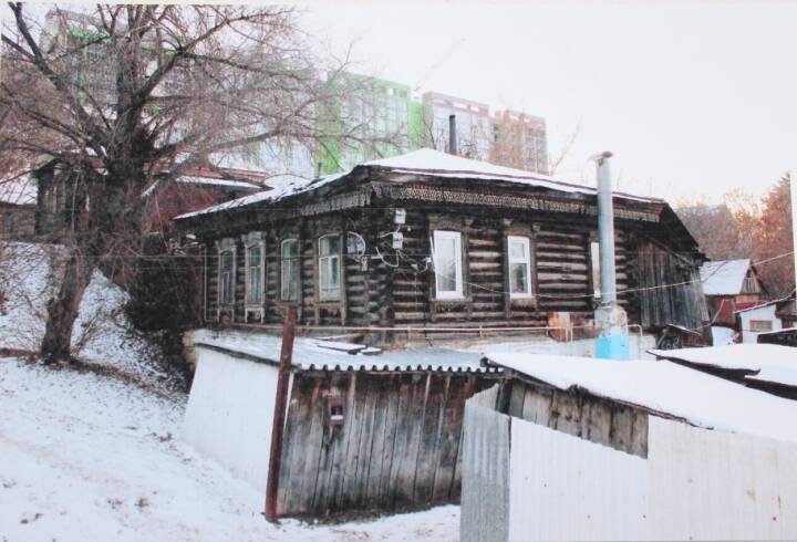 Фотография. Дом по ул. Новомостовой, 58 (вид справа).