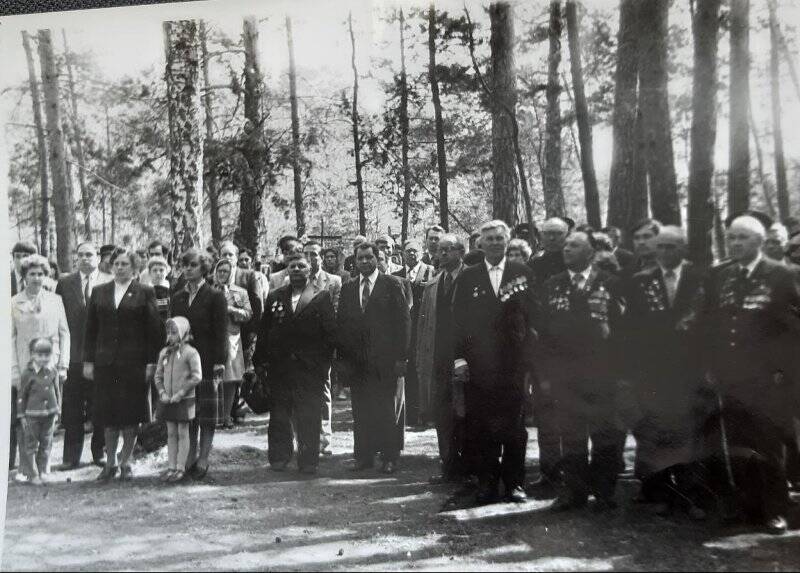 Ветераны ВОВ 9 мая 1985 г. на городском кладбище