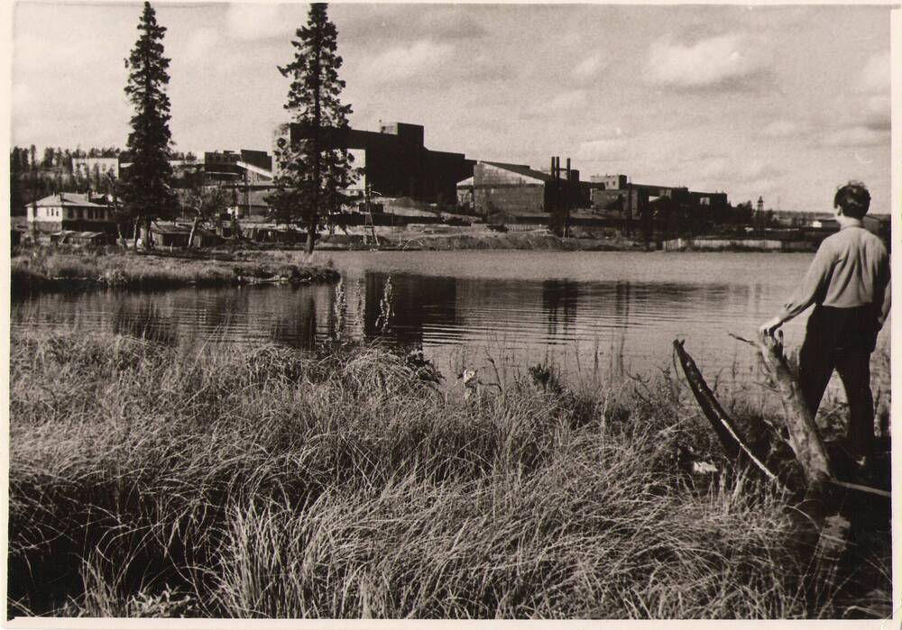 Фотография ч/б. Оригинал.
«МОФ К(овдорского) ГОКа до 1970 г.»