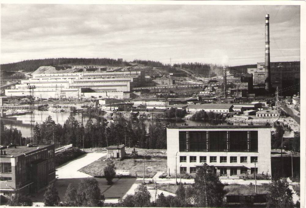 Фотография ч/б. Оригинал.
«Панорама (Ковдорского) ГОКа».