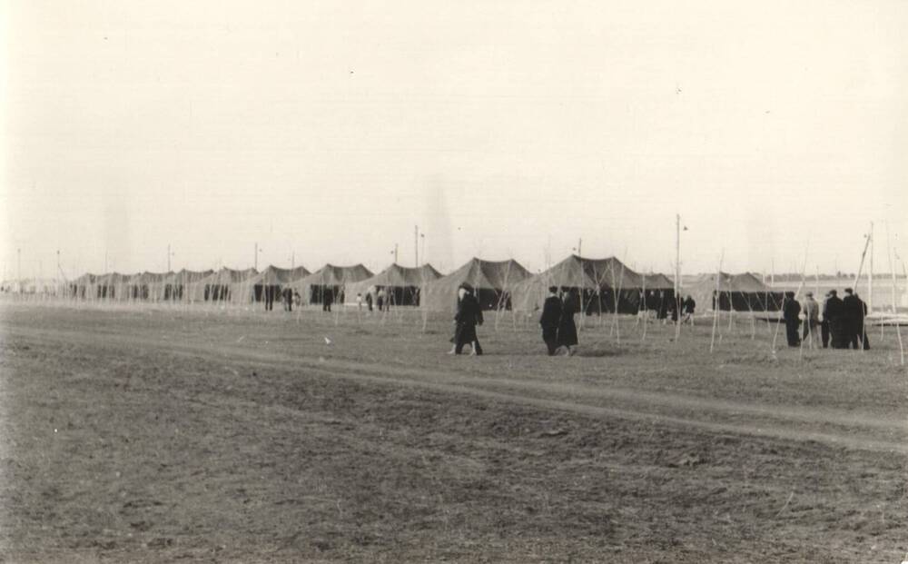 Фотография. Палаточный городок Гайстроя