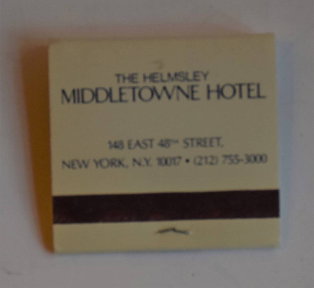 Книжка спичек с надписью «the Helmsley MIDDLETOWNЕ HOTEL»